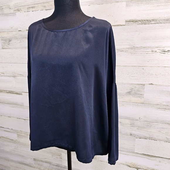 Xirena Womens Drop Shoulder Lightweight Blouse Medium Navy Casual Elegance Chic - Picture 3 of 10